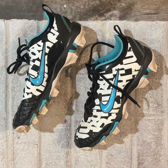Nike Softball Cleats - Picture 6 of 10